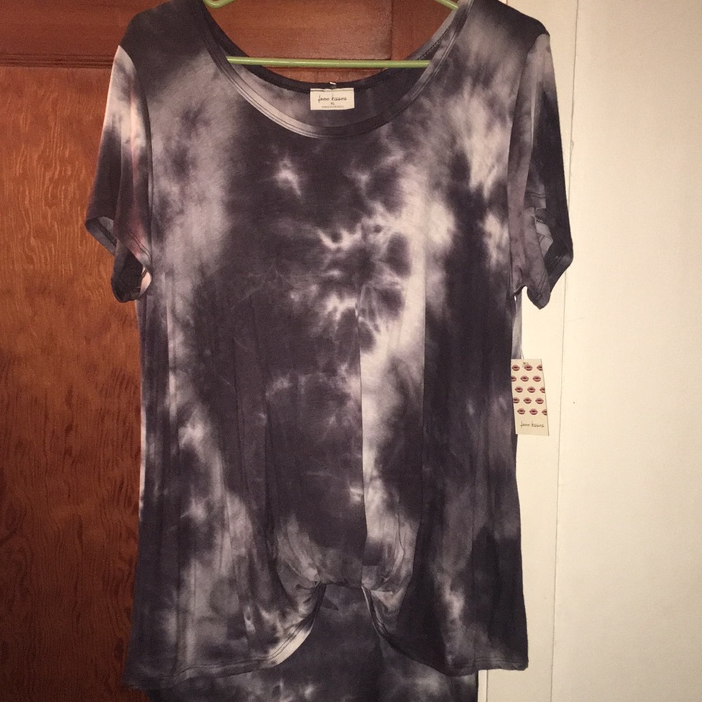 NWT TieDye Knot Top